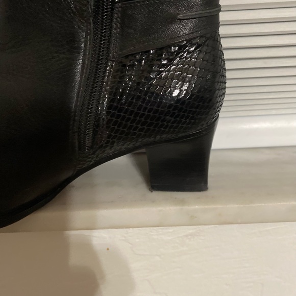 100% real leather boots. Size is 35 black color - Picture 4 of 5